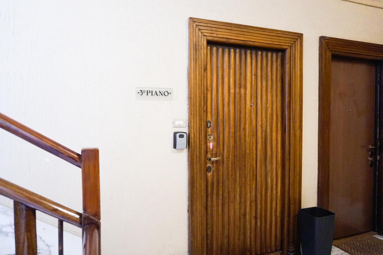 Easy Italy Balcony Appartement Milan